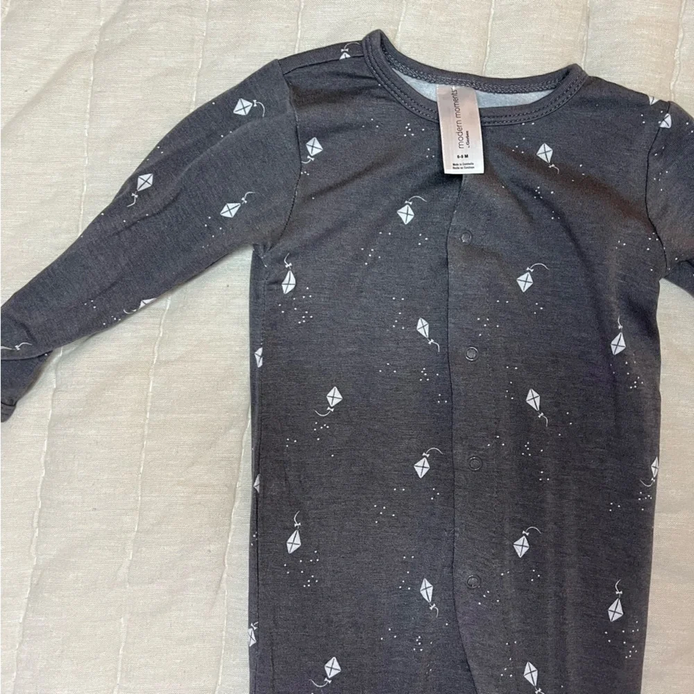 Modern Moments by Gerber Super Soft Gray Kite Print Footie Size 6-9 Months
